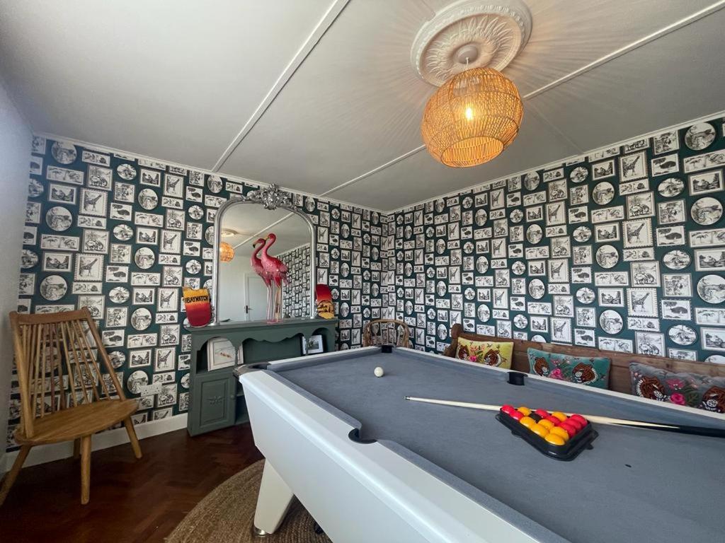 Baywatch Mawgan Porth Spacious Home Sleeps 9, Games Room, Parking & Garden Exteriér fotografie